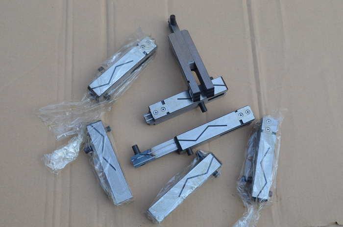 纸箱机械钉箱机配件：冲头、刀粒、刀片、底模等等